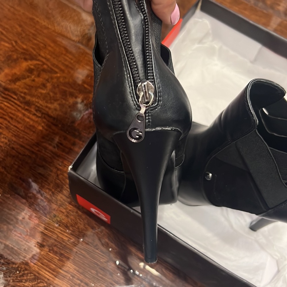 Leather Bootie Like New No Marks - image 6